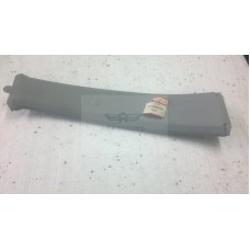 MB466548 BAKALİT SAĞ DİREK ARKA ÜST LANCER 84-86